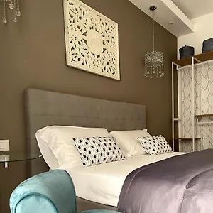 https://cortile-arabo-guest-house.catania-hotels.net